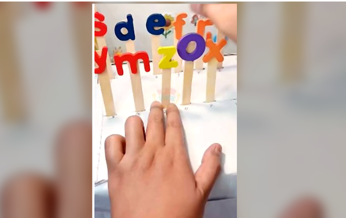 KARTIK ABJAD Ubah Wadah Telur dan Stik Es Krim Menjadi Media Literasi